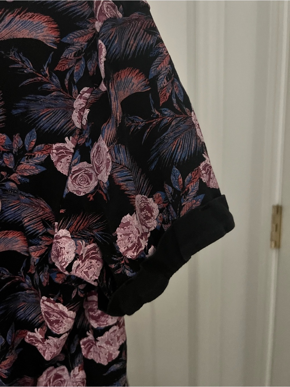 Men's Black Floral Pocket Tee Size Medium - Picture 7 of 8